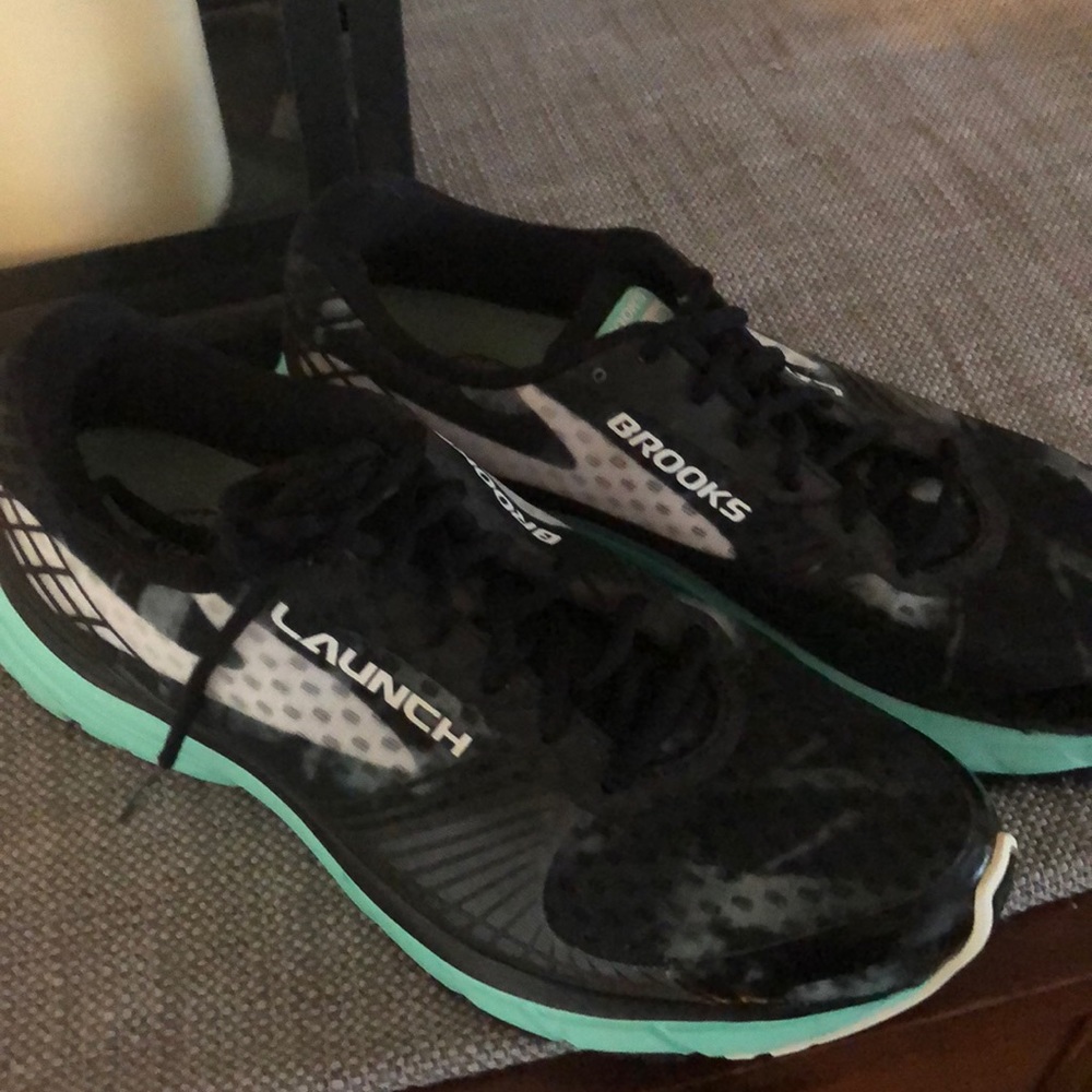 BROOKS Launch running shoes